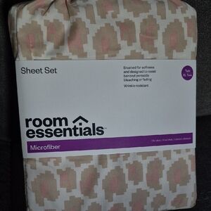 Room Essentials Microfiber Sheet Set - Pink and Tan